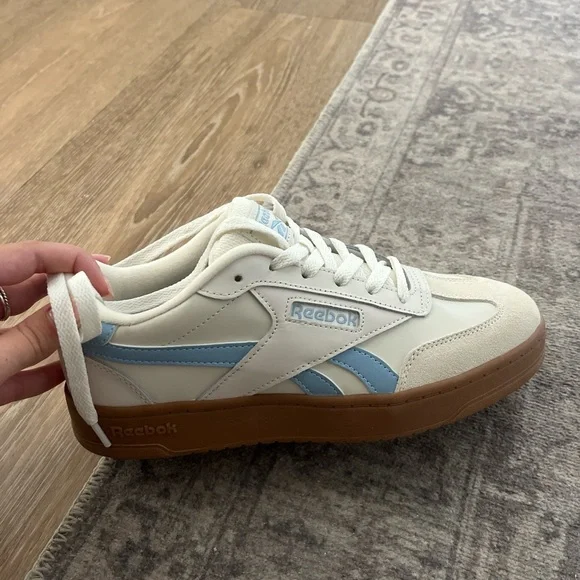 Reebok Cream and Blue Retro Sneakers with Gum Sole - Picture 4 of 5